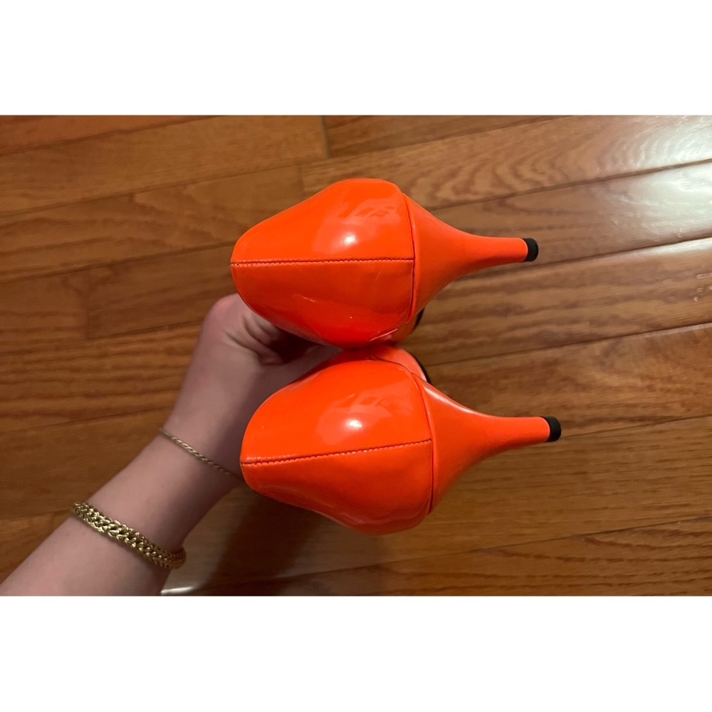 Shelly’s Neon Orange Heels - Picture 5 of 8
